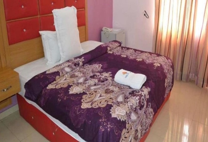 استودیوی لوکس, Springhills Hotels Limited