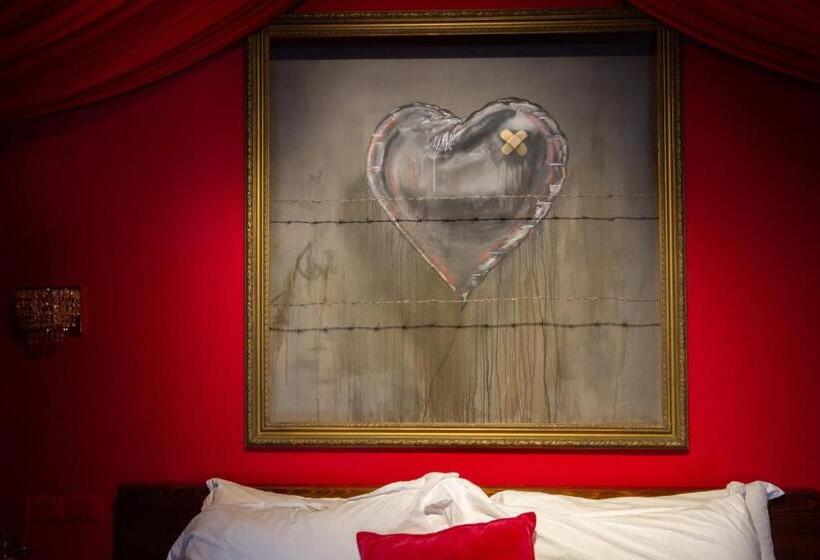 Suite Presidencial, The Walled Off