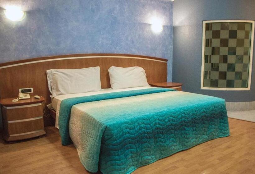 سوئیت با وان آب گرم, Autohotel Ilussion