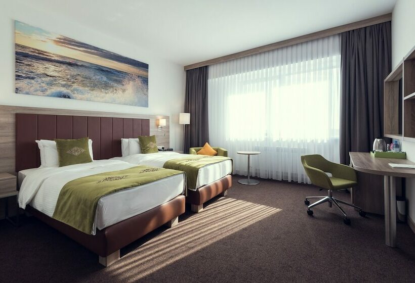 Quarto Estandar, Wyndham Garden Astana