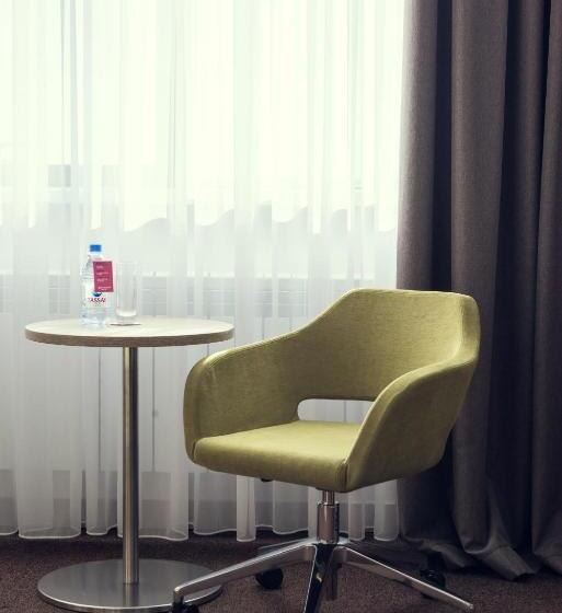 Quarto Estandar Cama King, Wyndham Garden Astana