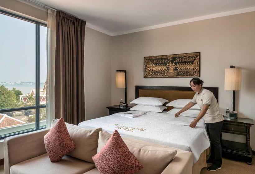 Люкс Вид на Реку, Palace Gate Hotel & Resort By Ehm