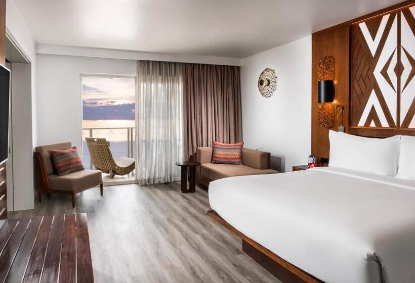 스위트 킹사이즈 침대, Crowne Plaza Fiji Nadi Bay Resort & Spa, An Ihg