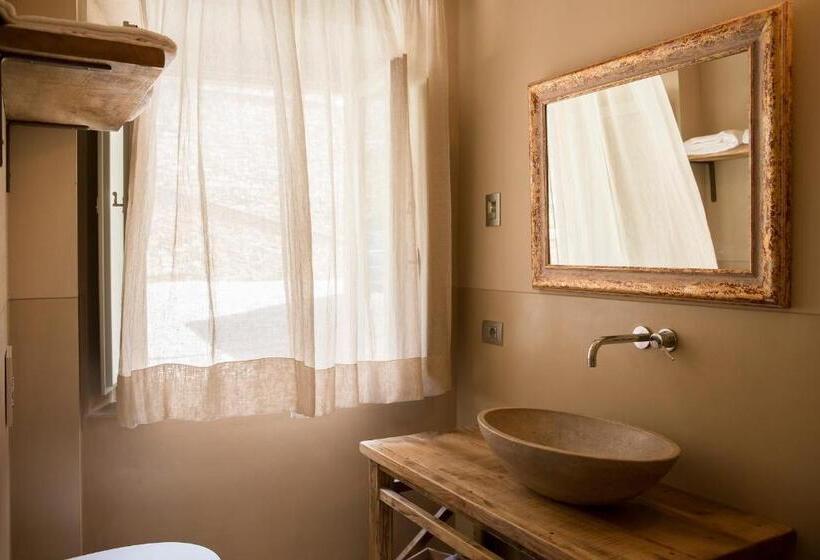 اتاق لوکس, Camere Di Via Montebello