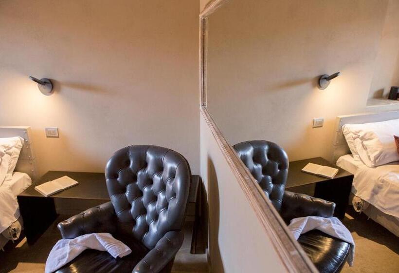 اتاق لوکس, Camere Di Via Montebello