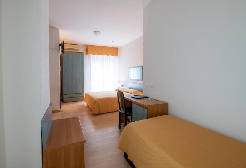 Family Suite, Parigi
