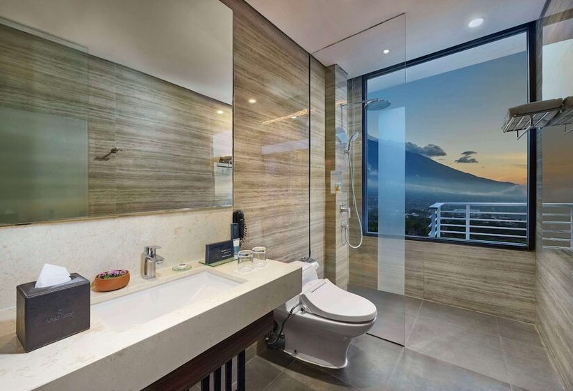 Номер Deluxe, Golden Tulip Holland Resort Batu