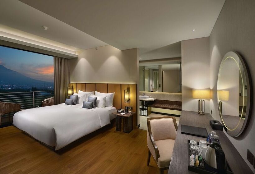 Номер Deluxe, Golden Tulip Holland Resort Batu