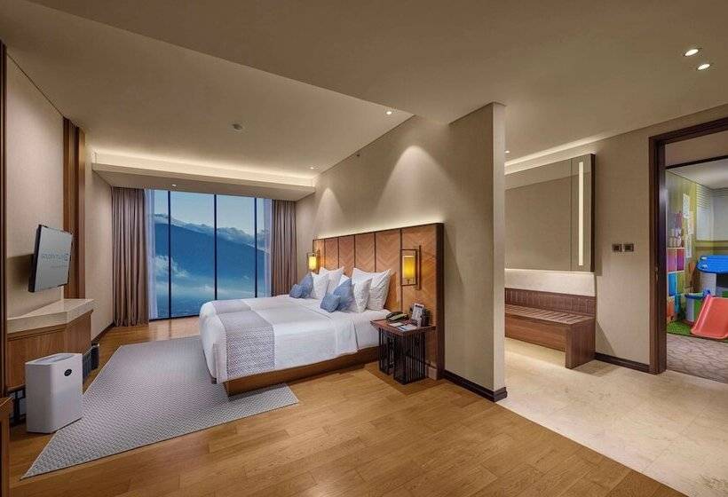 Номер Deluxe, Golden Tulip Holland Resort Batu