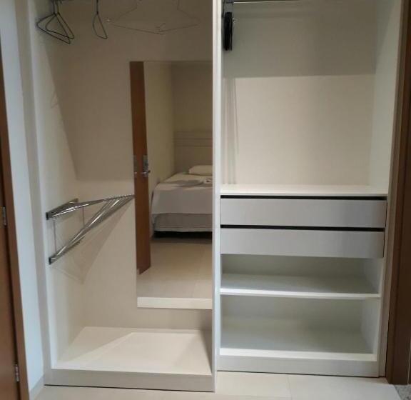 デラックストリプルルーム, Pak Suites