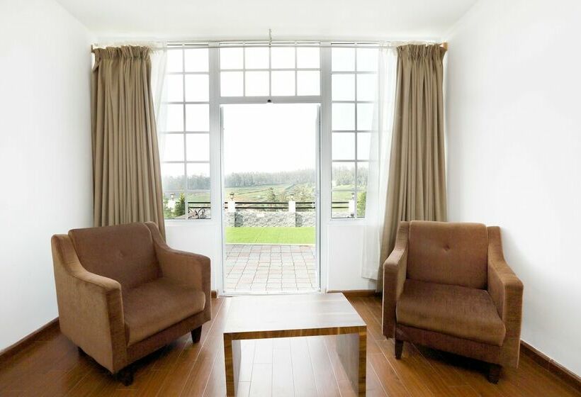 Номер Deluxe, Treebo Skydale Inn & Suites With Mountain View