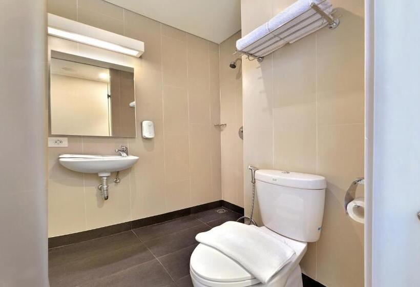 Номер Superior Вид на Город, Whiz Prime Hotel Sudirman Cilacap