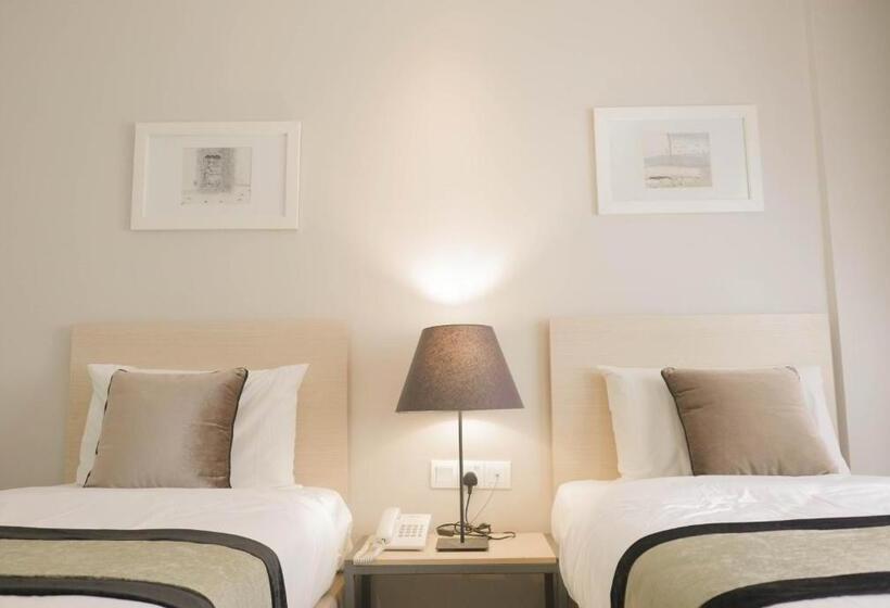 Deluxe Room, Country Inn