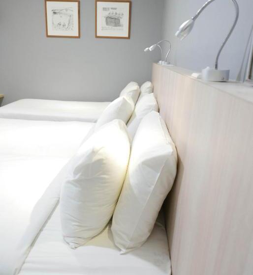 Standard Triple Room, Country Inn