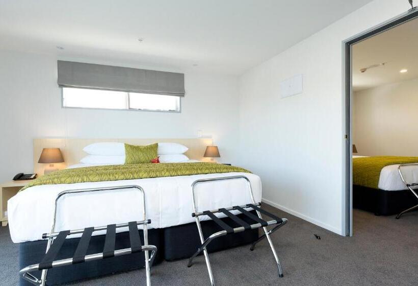 Family Suite, 2 On Whiteleigh And 239 On Lincoln Motel