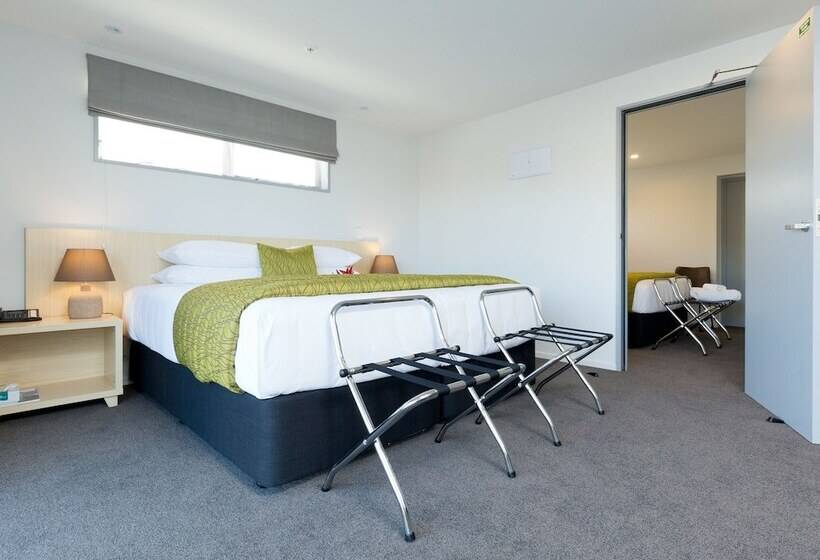 Family Suite, 2 On Whiteleigh And 239 On Lincoln Motel