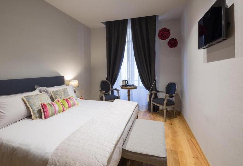 اتاق سوپریور با تخت بزرگ, Il Duomo Luxury Suite