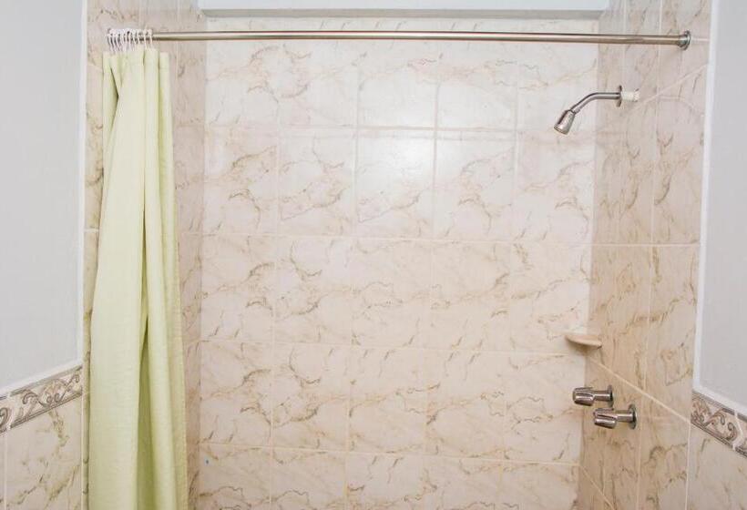 اتاق استاندارد, Windjammer International Cuisine & Comfort Inn