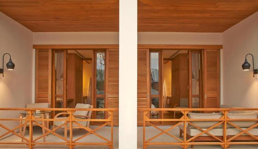 풀장 전망 디럭스 룸, Avani+ Luang Prabang