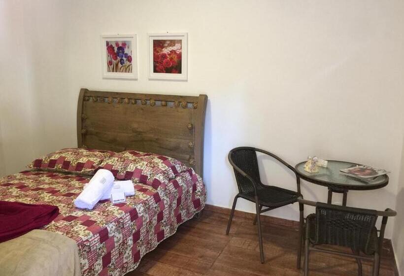 Люкс Вид на Сад, Hostel 040