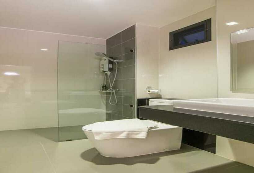 Quarto Estandar, The Rich Sotel