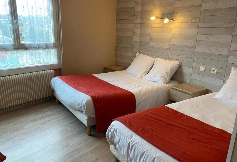 חדר סטנדרט לשלושה, De Bretagne