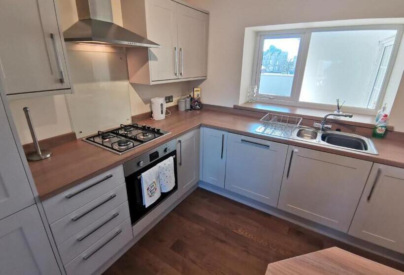Апартаменты 3 Спальни, Morecambe Rooms