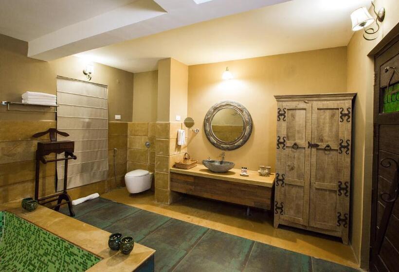 스탠다드 룸 킹사이즈 침대, Vannraj Resort And Spa