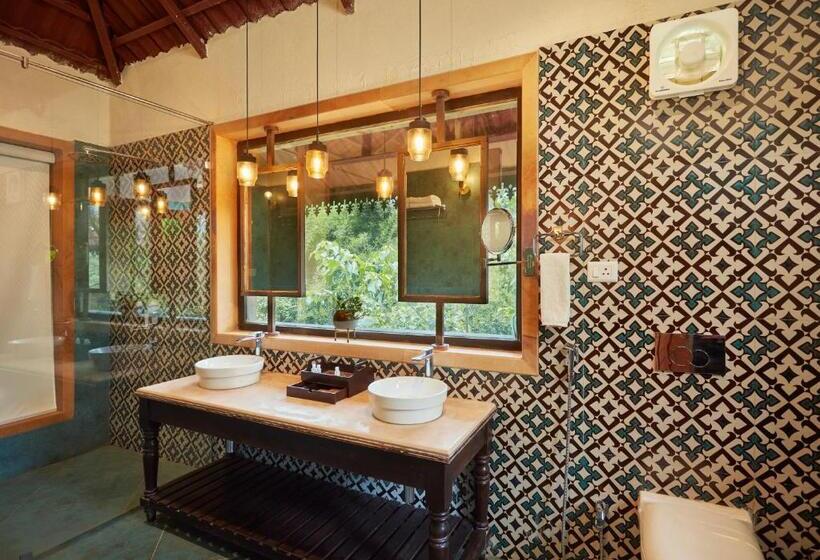 발코니 디럭스 룸, Vannraj Resort And Spa