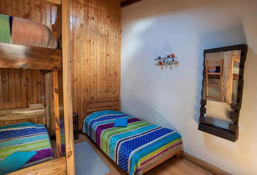 تختخواب در اتاق مشترک, Casa Hospedaje La Bohemia
