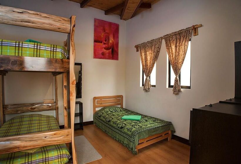 تختخواب در اتاق مشترک, Casa Hospedaje La Bohemia