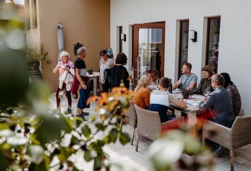 Номер Стандарт с Балконом, Weingut Und Gästezimmer Perner