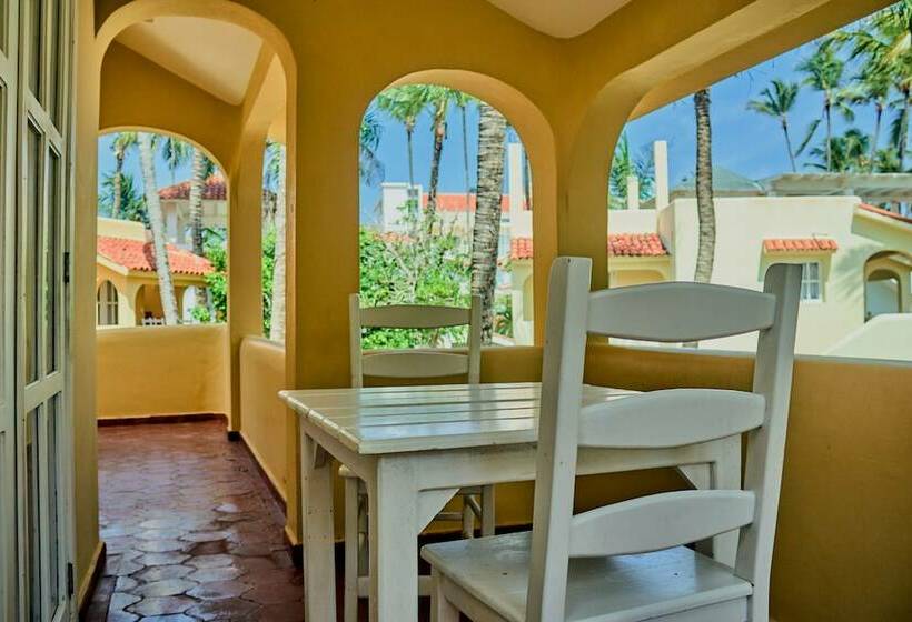 سوئیت جونیور با چشم‌انداز, Los Corales Beach Village
