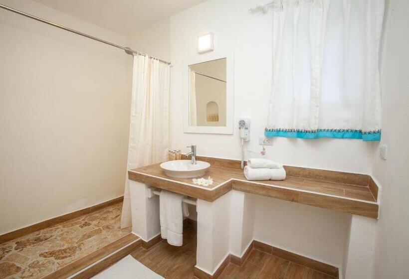 سوئیت جونیور با چشم‌انداز, Los Corales Beach Village