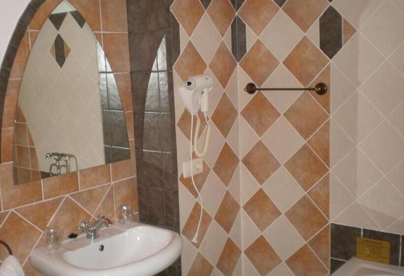 سوییت لوکس, Y Apartamentos Penarronda Playa