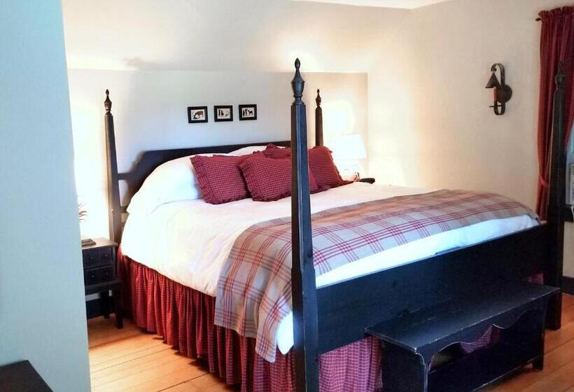 חדר סופריור עם מיטת קינג, Timbercliffe Cottage Inn