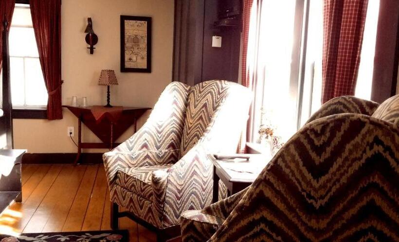 חדר סופריור עם מיטת קינג, Timbercliffe Cottage Inn
