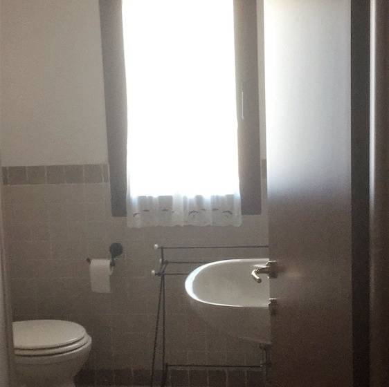 استودیو خانوادگی, B&b Su Donnigheddu