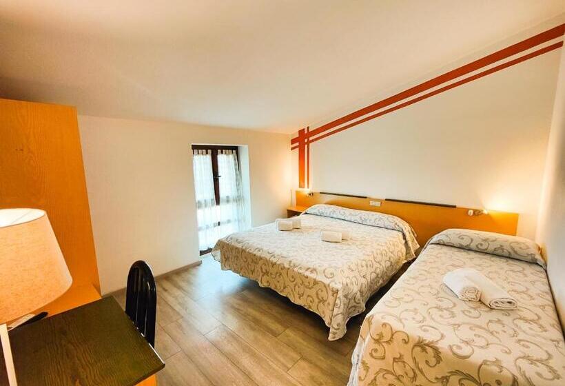 스탠다드 트리플 룸, Albergo B&b Tenesi