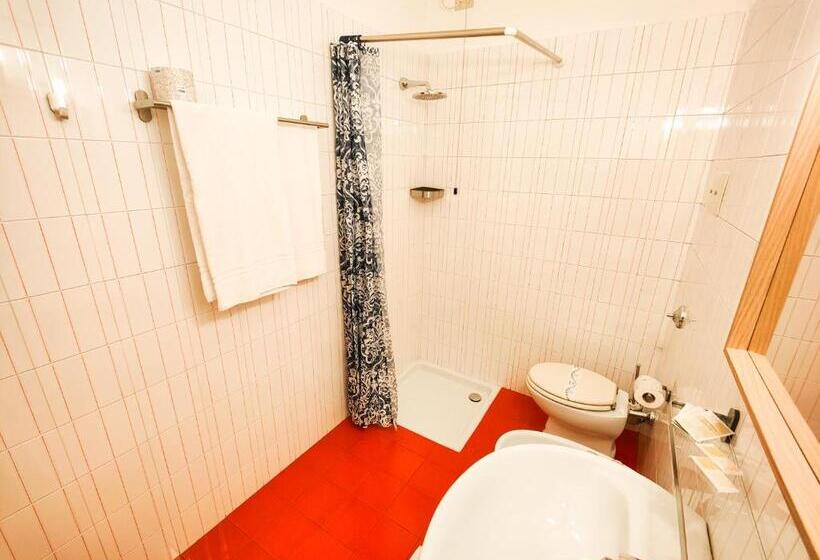 4인용 스탠다드 룸, Albergo B&b Tenesi