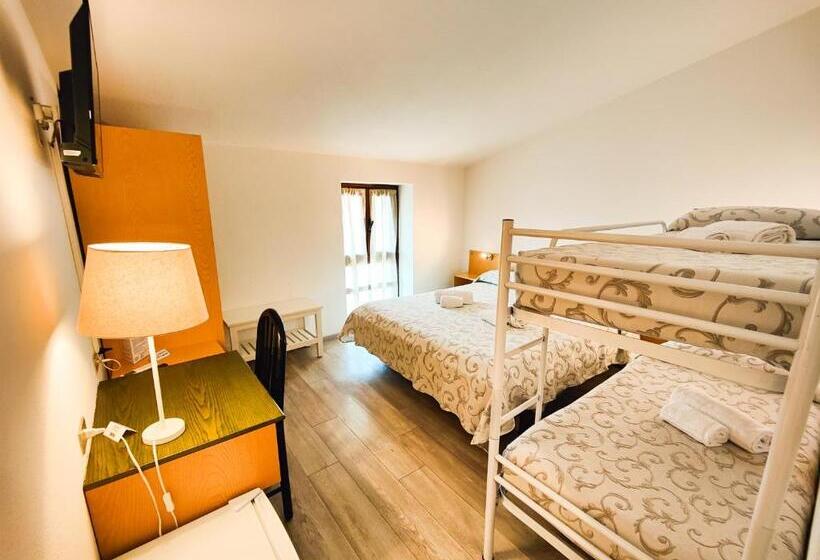 اتاق استاندارد چهار تخته, Albergo B&b Tenesi