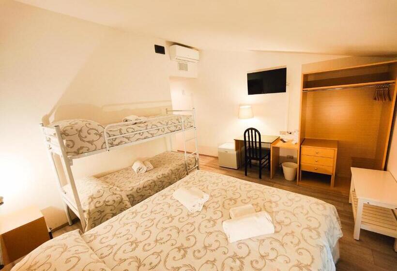 4인용 스탠다드 룸, Albergo B&b Tenesi