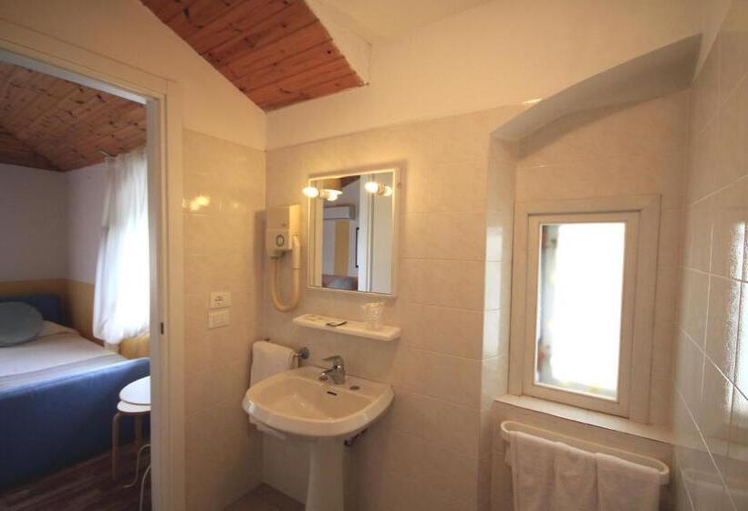 اتاق استاندارد سه نفره, Albergo Villa Gradita