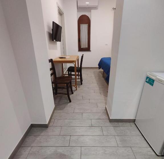 اتاق استاندارد با چشم‌انداز دریا, Faraglione