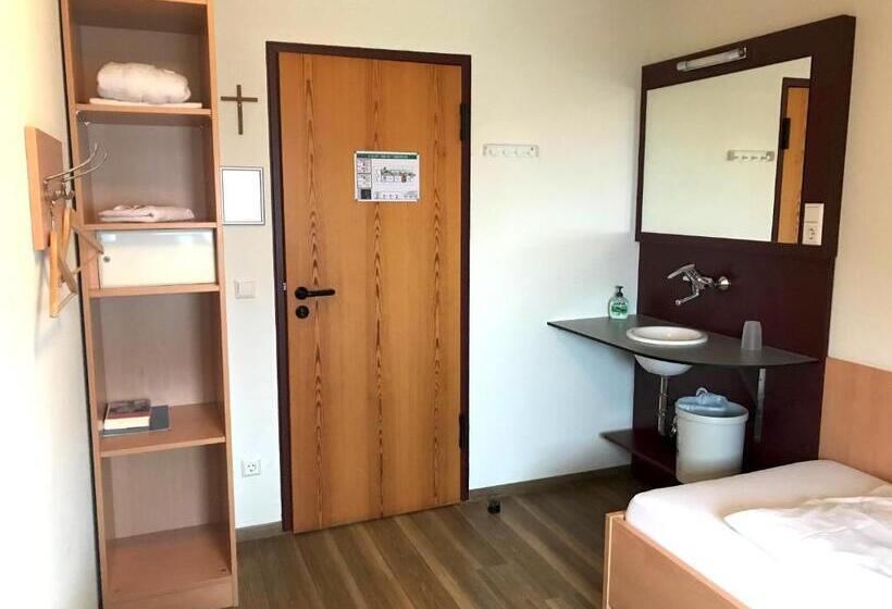 标准单人间, Jugendhaus Michaelsberg