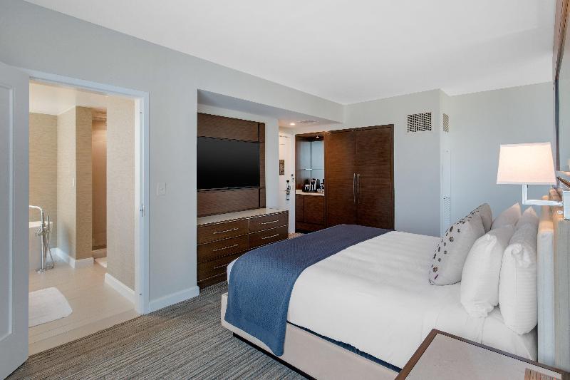 带大床的套房, Omni Frisco At The Star