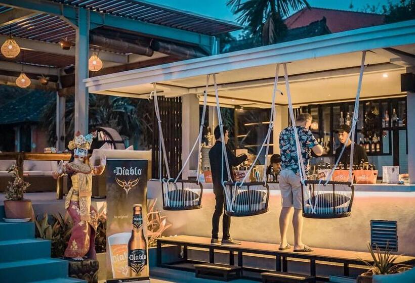 스탠다드 트리플 룸, Amed Cafe & Hotel Kebun Wayan