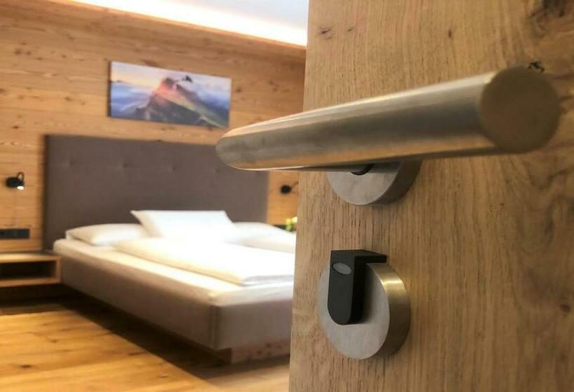 اتاق لوکس با بالکن, B&b Obermair
