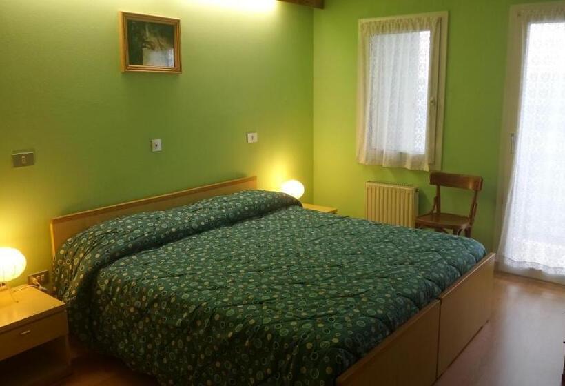 اتاق استاندارد با بالکن, Albergo Ristorante K2