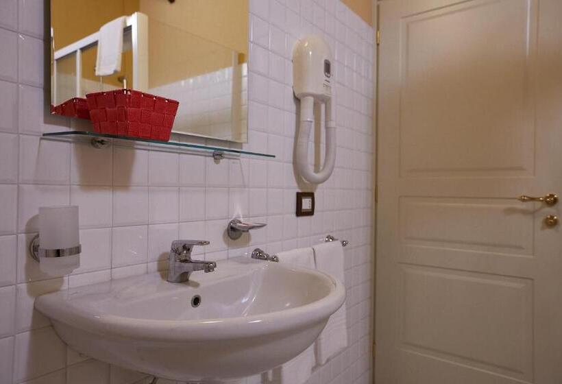 Номер Стандарт, Albergo Trattoria Il Leone